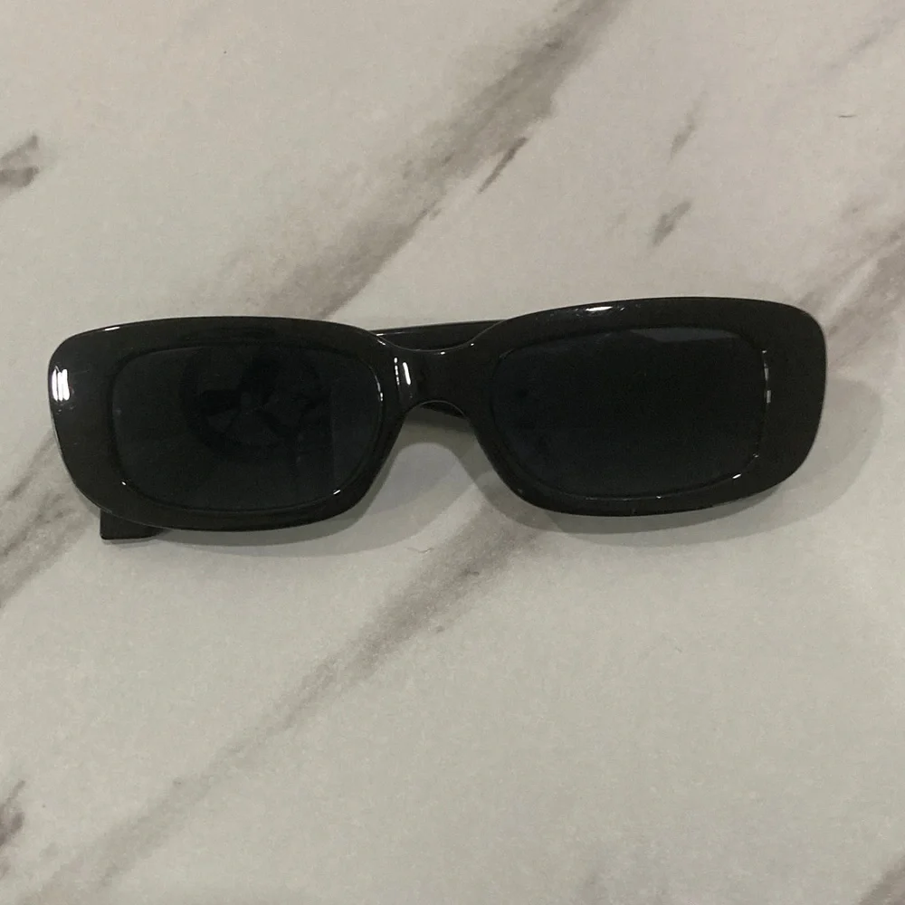 Women's Black Rectangular Fashion Sunglasses